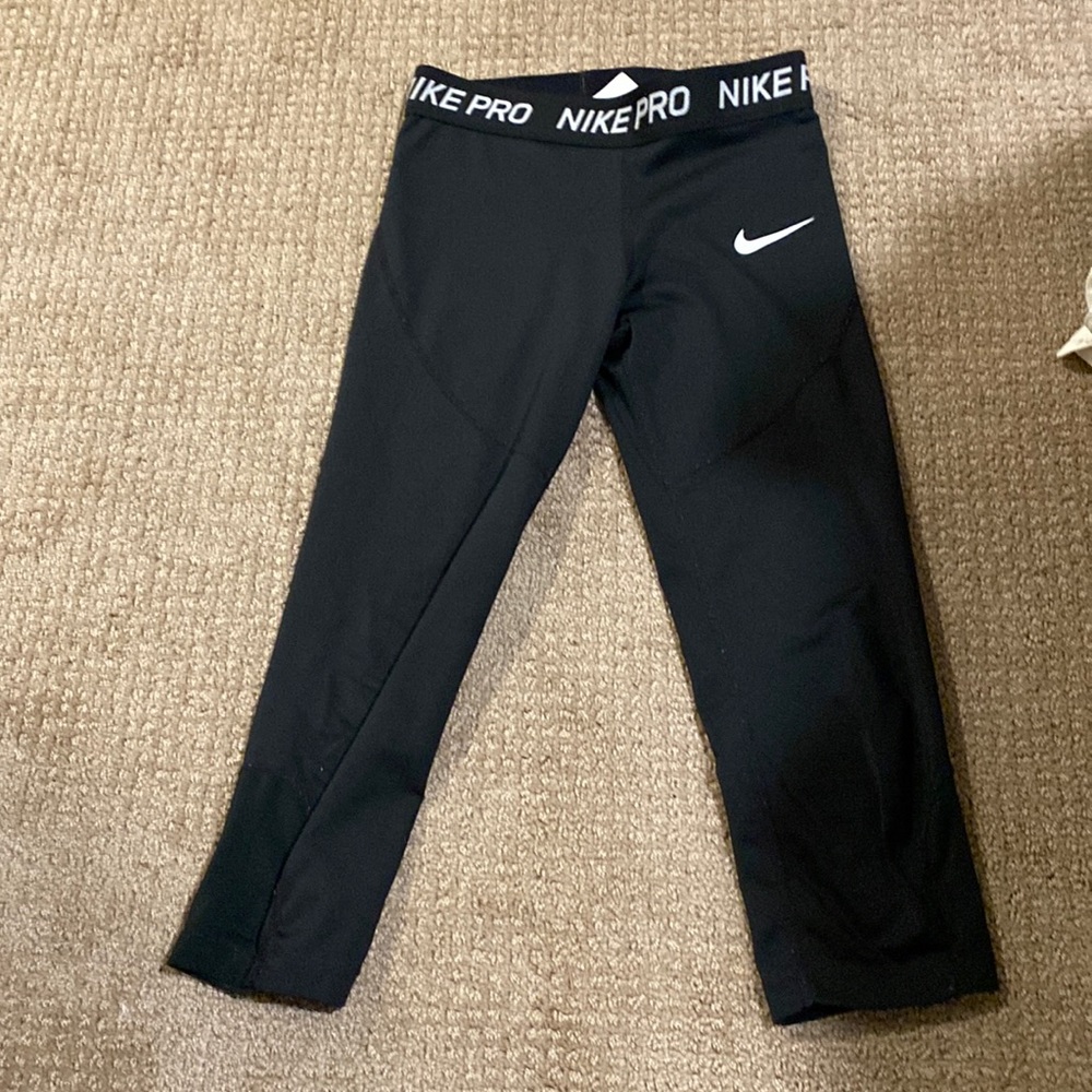 Nike cropped leggings in color black in great condition!